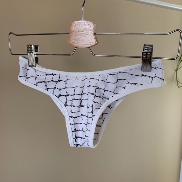 Cheeky bikini bottoms - Picture 2 of 3